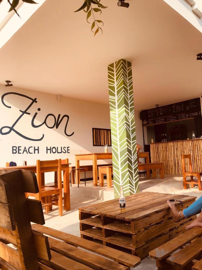 Zion House Hostal *