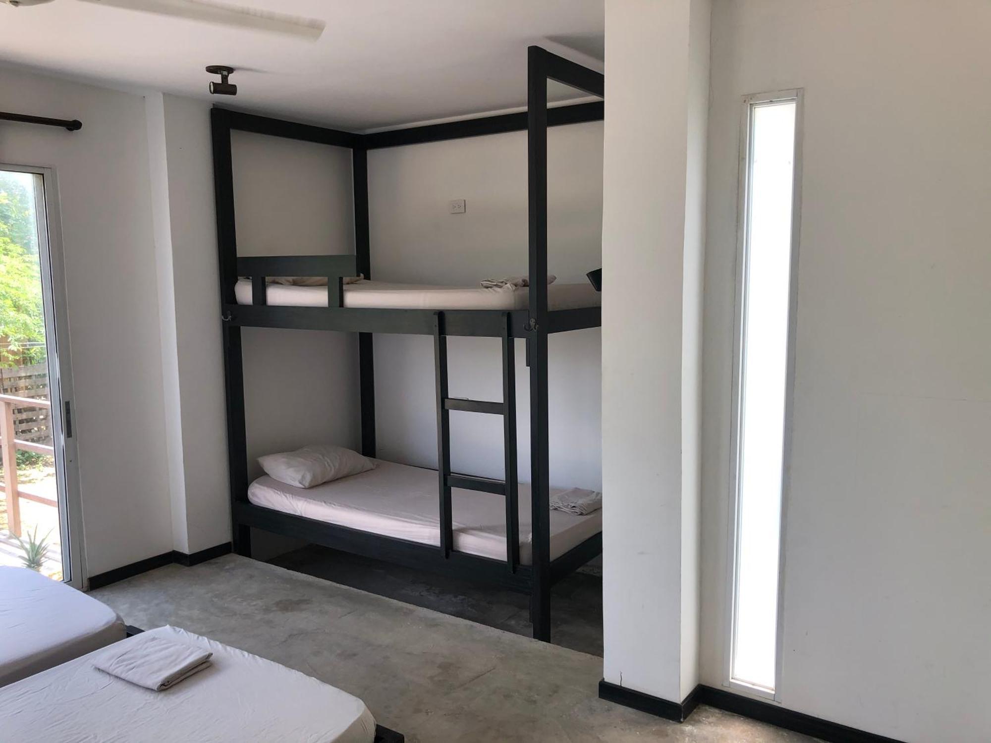 Hostal Zion House *